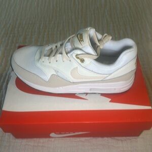 Brand New Nike Air Max 6.5 Youth/8 Women’s